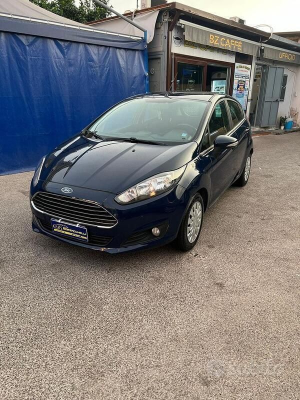 Blu Usata 2014 Ford Fiesta Titanium Due volumi | 4900 € - Immagine 1/4