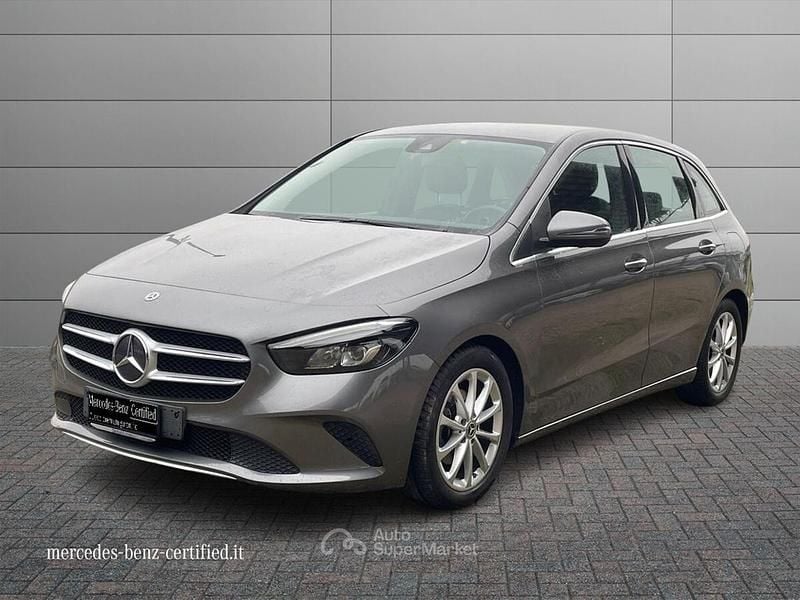 Usata Mercedes B180 116 CV (85 kW) 2021 Gray Monovolume
