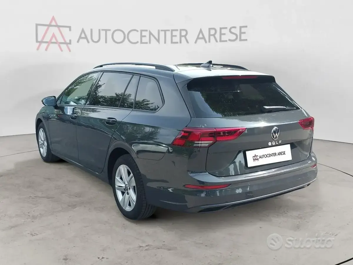 Usata VW Golf VIII Life 116 CV (85 kW) 2022 Grigio Station wagon