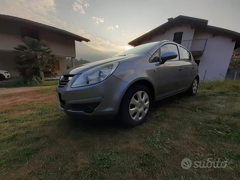 Usato 2009 Opel Corsa Benzin (3.500 €)