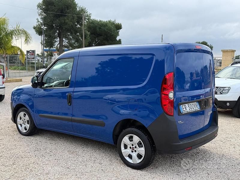 Usata Fiat Doblò Dynamic 104 CV (76 kW) 2013 Blu Monovolume