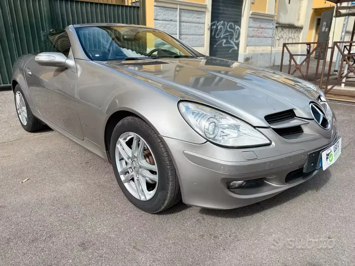 Usata Mercedes SLK200 163 CV (119 kW) 2007 Marrone Cabrio