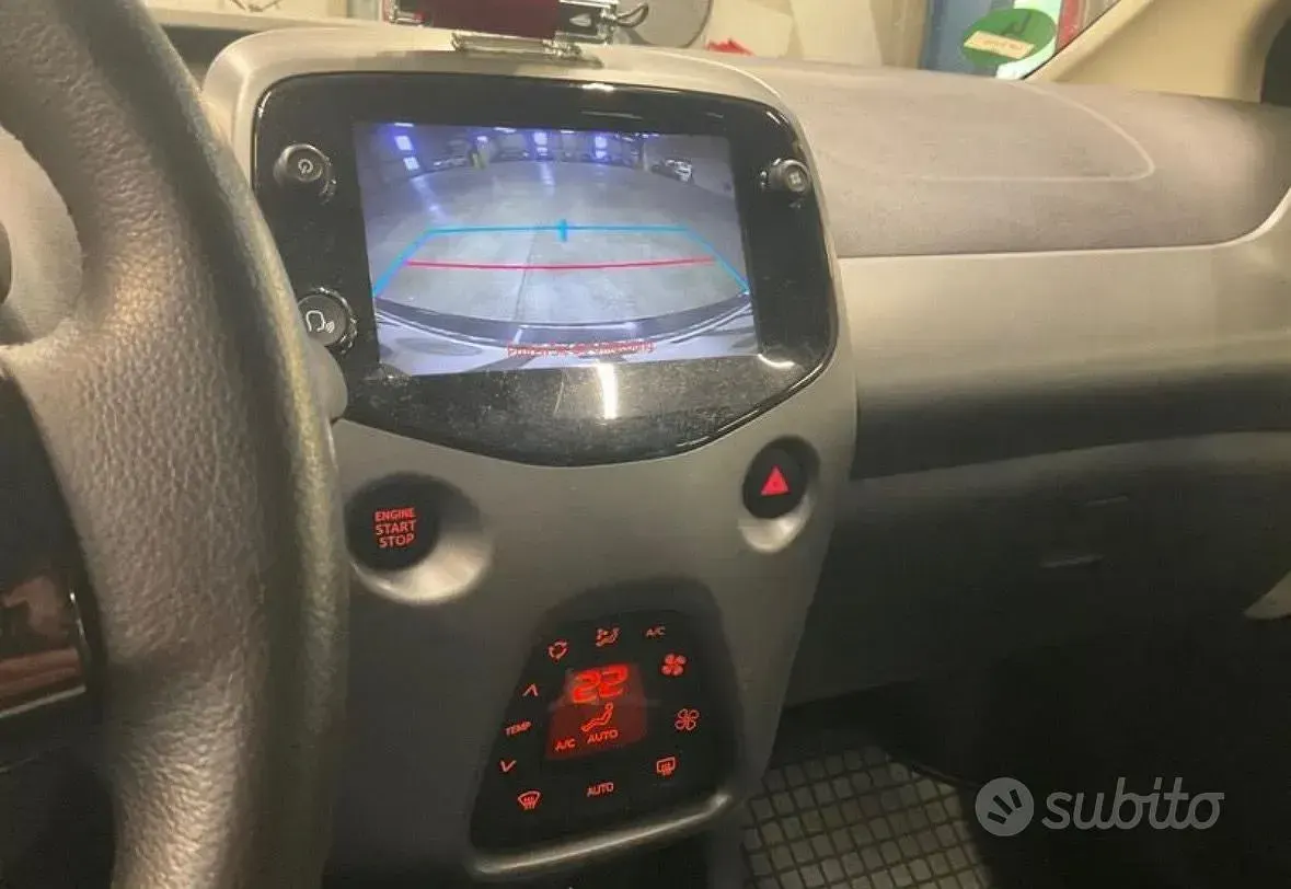 Usata Toyota Aygo Connect Style 72 CV (52 kW) 2021 Bianco Utilitaria