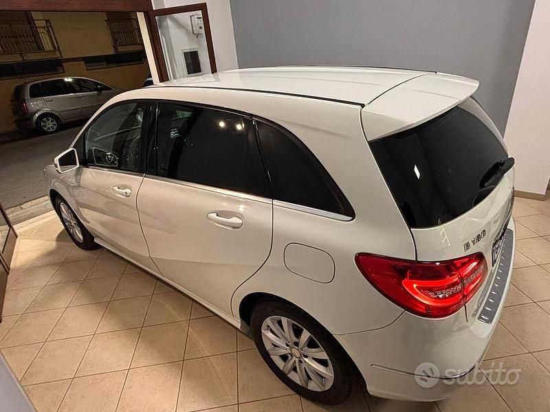 Usata Mercedes B180 Executive 108 CV (79 kW) 2014 Bianco Monovolume