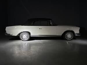 Begagnad Mercedes 250 SE 160 HK (117 kW) 1966 Vit Cab