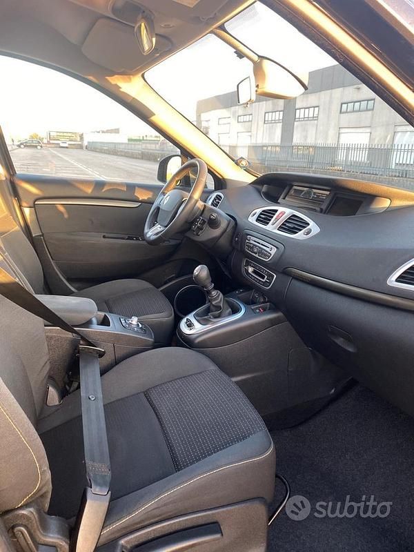 Usata Renault Scénic III 110 CV (80 kW) 2010 Blu Monovolume