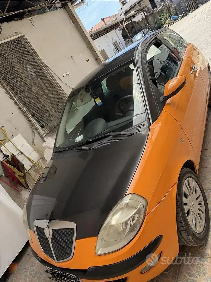Usata Lancia Ypsilon 60 CV (44 kW) 2006 Arancione Utilitaria