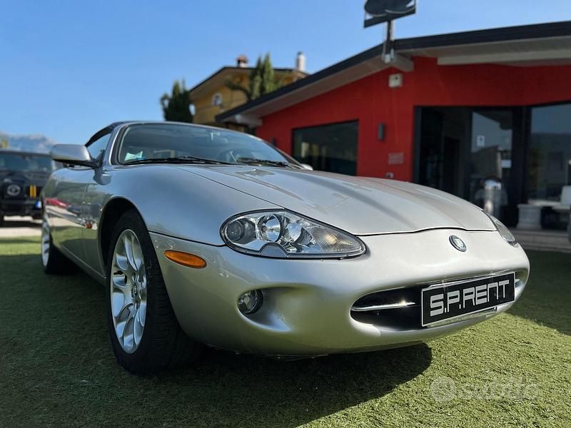 Grigio Usata 1999 Jaguar XK8 Cabrio | 24.900 € (Cara) - Immagine 1/4