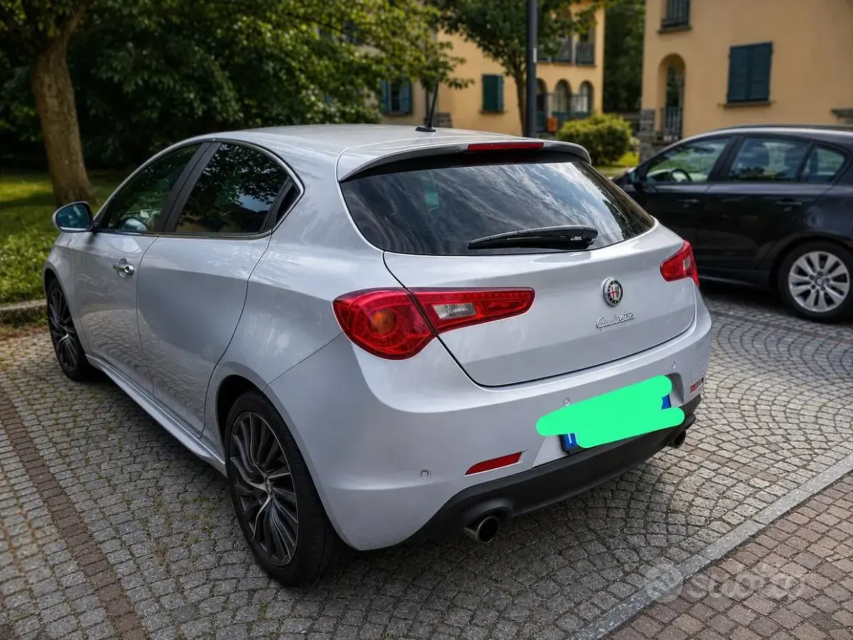 Usata Alfa Romeo Giulietta Quadrifoglio 240 CV (176 kW) 2014 Bluazzurro Utilitaria