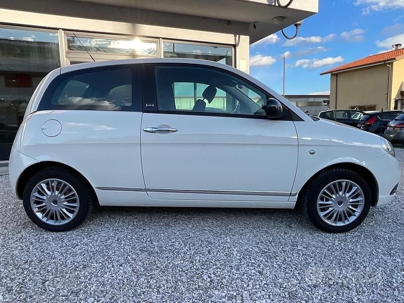 Usata Lancia Ypsilon 69 CV (50 kW) 2011 Bianco Utilitaria