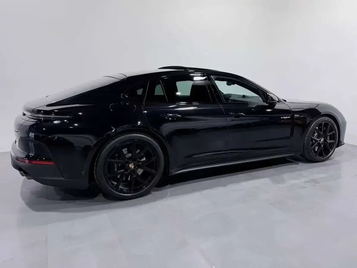 Usata Porsche Panamera 470 CV (345 kW) 2025 Nero Utilitaria
