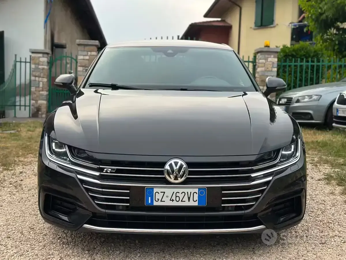 Usata VW Arteon R-line 190 CV (139 kW) 2018 Grigio Utilitaria