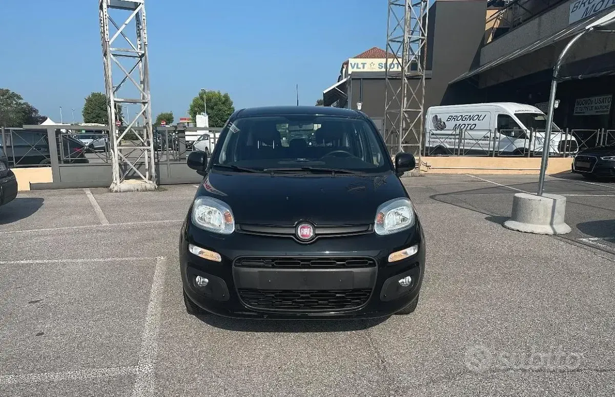 Usata Fiat Panda Lounge 69 CV (50 kW) 2017 Nero Utilitaria
