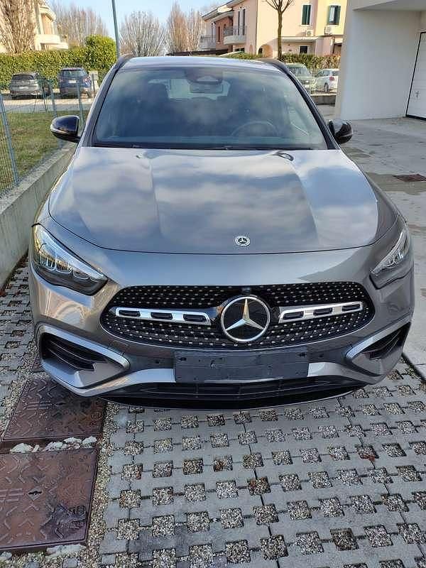 Usata Mercedes GLA200 AMG Line Premium Plus 150 CV (110 kW) 2024 Grigio SUV
