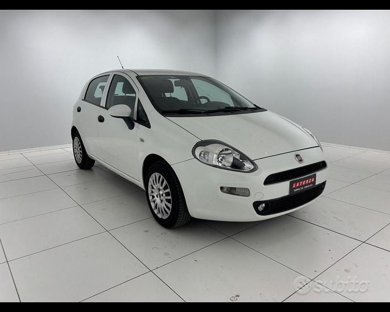 Bianco Usata 2016 Fiat Punto Street Tre volumi | 4900 € (Ottimo prezzo) - Immagine 1/4