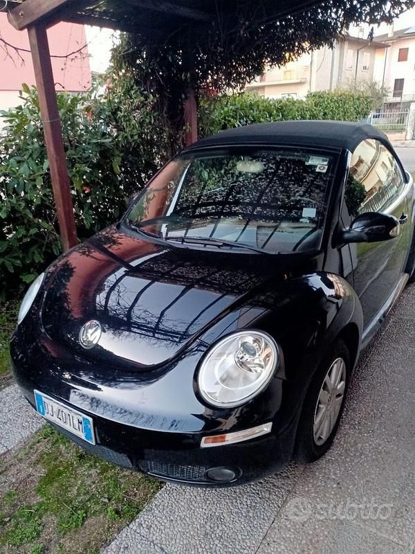 Usata VW New Beetle 102 CV (75 kW) 2007 Nero Utilitaria
