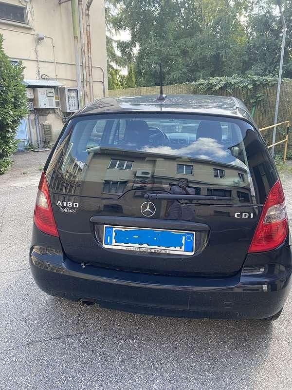 Nero Usata 2010 Mercedes A180 Executive Monovolume | 3500 € (Buon prezzo) - Immagine 1/3