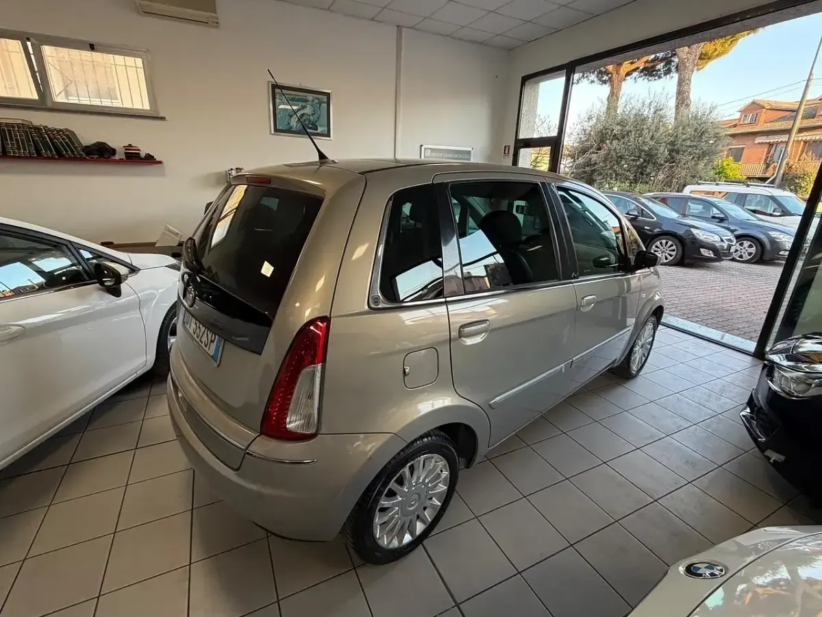 Usata Lancia Musa 90 CV (66 kW) 2009 Marrone Monovolume