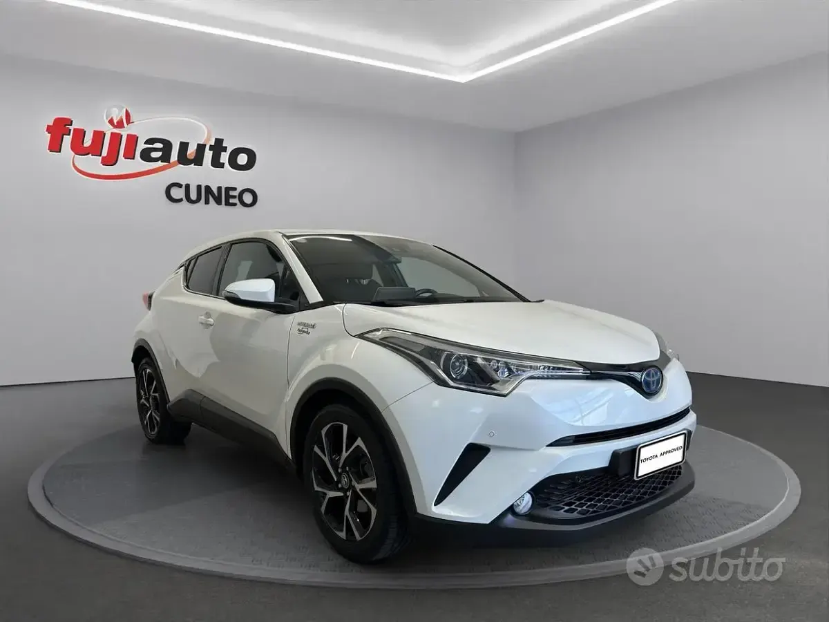 Usata Toyota C-HR Trend 122 CV (89 kW) 2019 Pearl white SUV