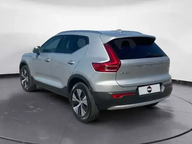 Usata Volvo XC40 Core 211 CV (155 kW) 2023 Argento SUV