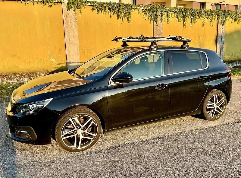Nero Usata 2017 Peugeot 308 Allure Due volumi | 10.500 € (Buon prezzo) - Immagine 1/4