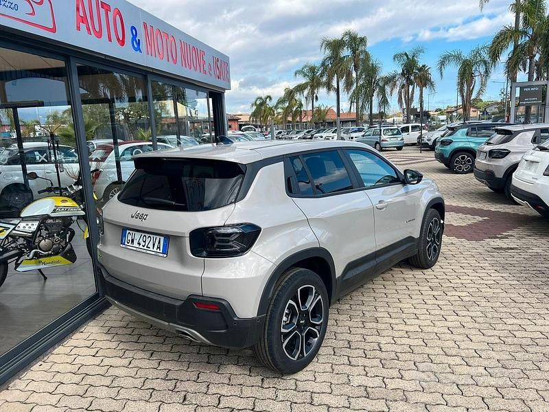 Usata Jeep Avenger Summit 101 CV (74 kW) 2024 Beige SUV