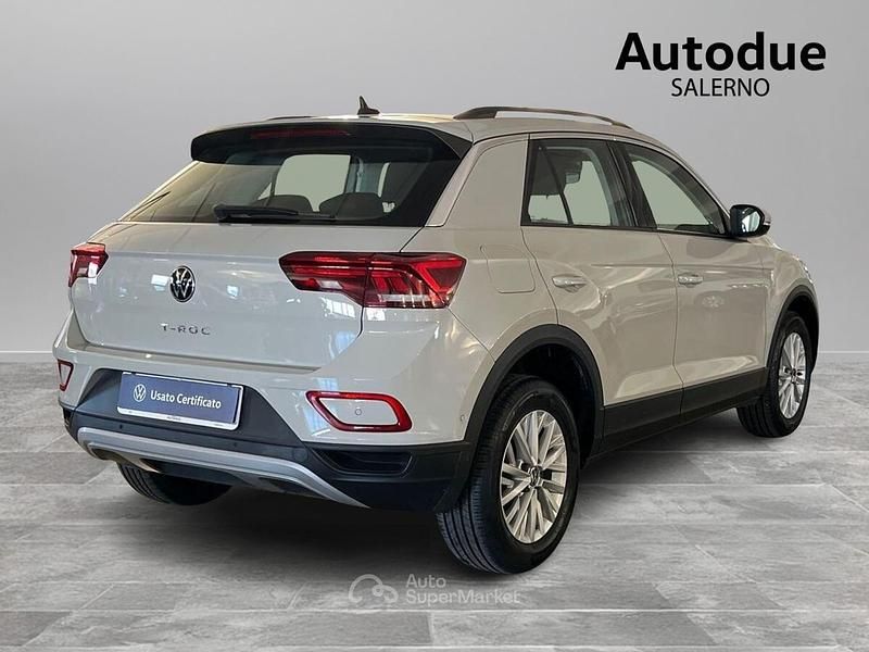 Usata VW T-Roc Life 110 CV (80 kW) 2022 Beige SUV
