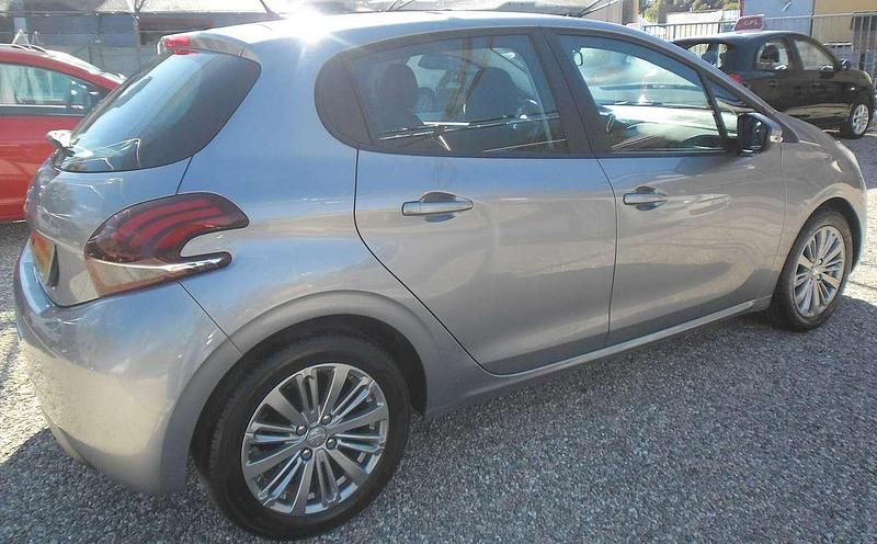 Usata Peugeot 208 Allure 83 CV (61 kW) 2019 Grigio Utilitaria