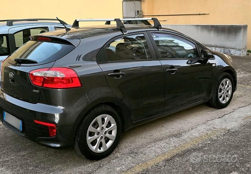 Usata Kia Rio Active 75 CV (55 kW) 2015 Grigio Berlina