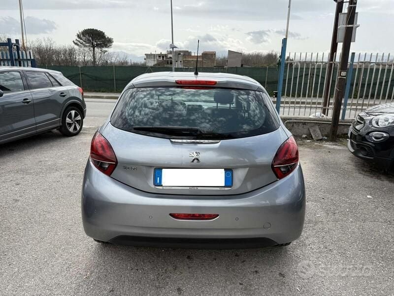 Usata Peugeot 208 83 CV (61 kW) 2019 Grigio Utilitaria