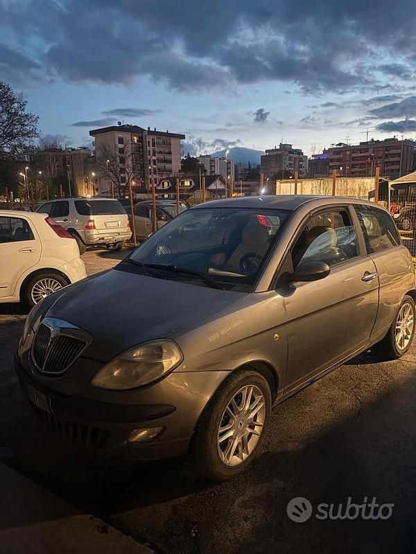 Usata Lancia Ypsilon 75 CV (55 kW) 2004 Utilitaria