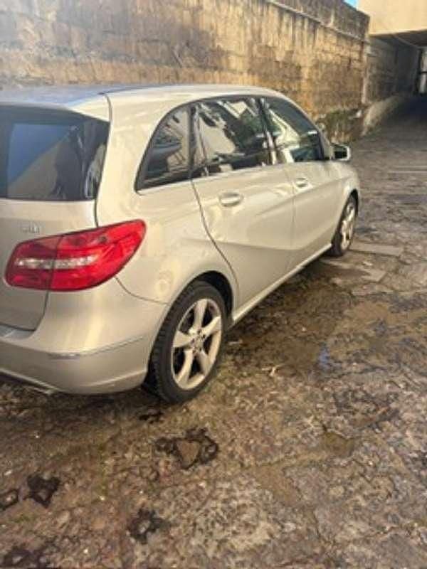 Usata Mercedes B180 Premium 109 CV (80 kW) 2014 Argento Utilitaria