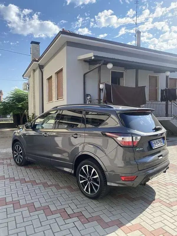 Usata Ford Kuga Individual 163 CV (119 kW) 2017 SUV