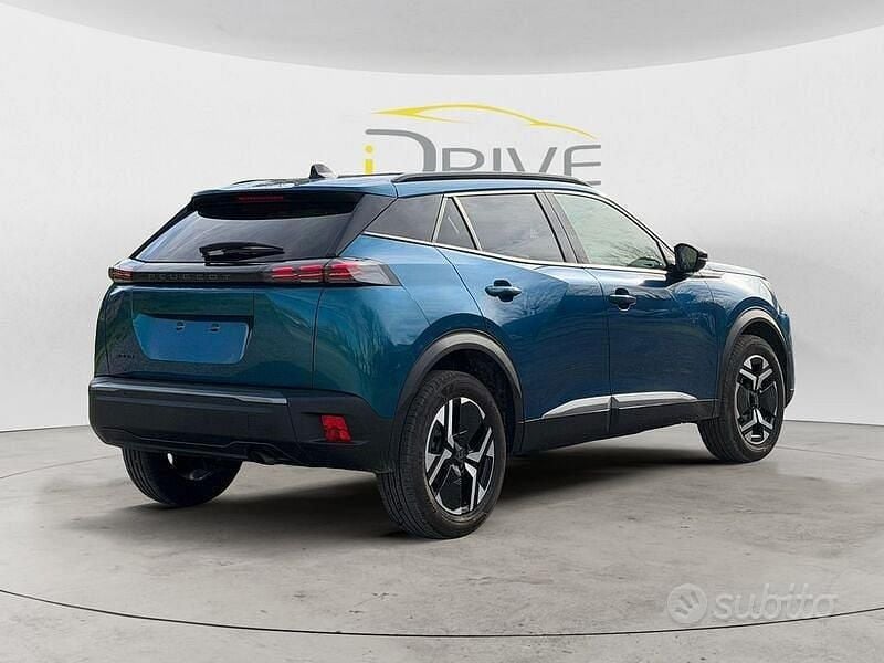 Usata Peugeot 2008 Allure 100 CV (73 kW) 2025 Verde SUV
