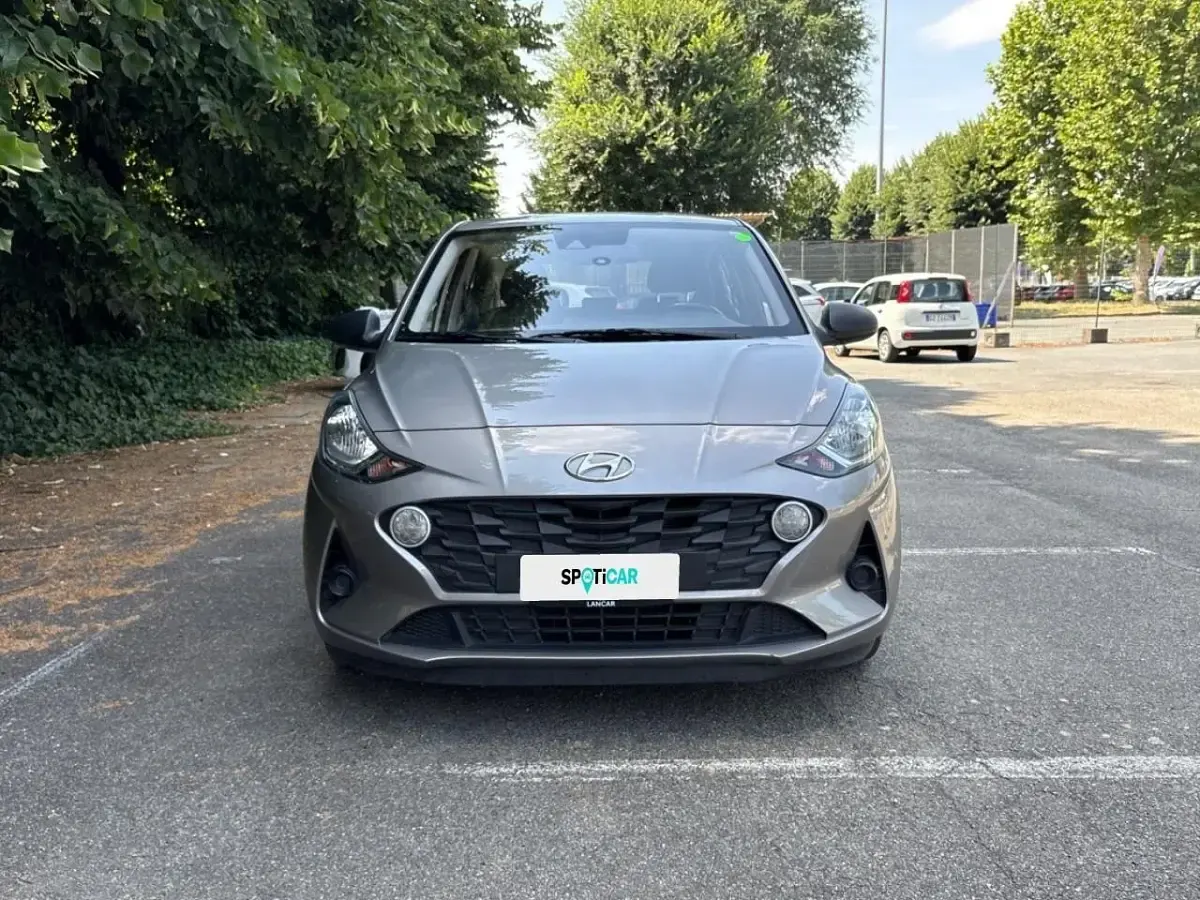 Usata Hyundai i10 Advanced 67 CV (49 kW) 2023 Grigio Utilitaria