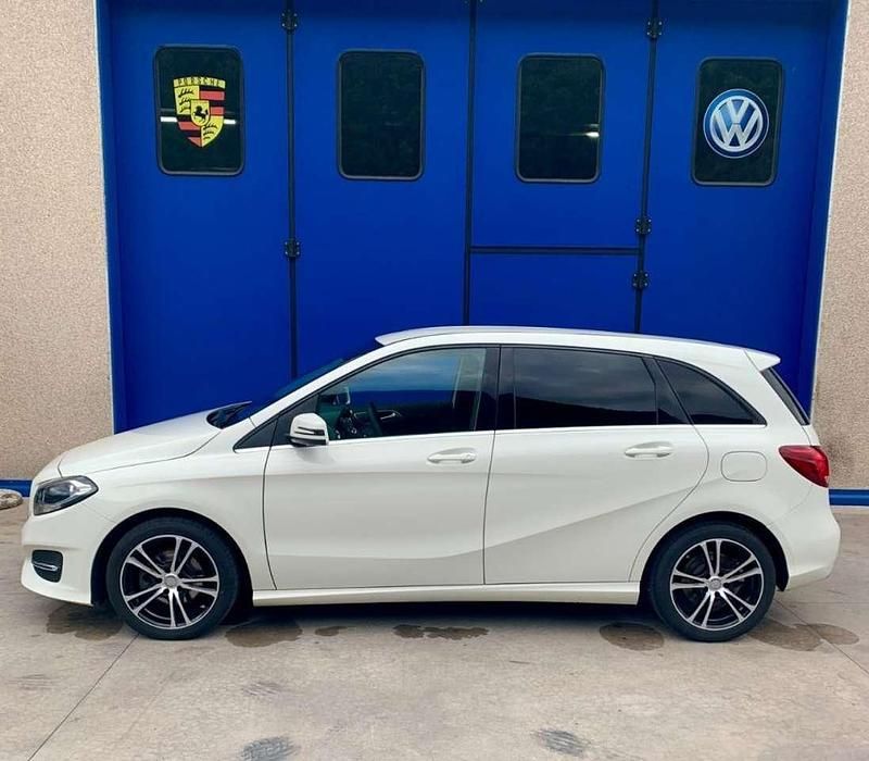 Usata Mercedes B200 Executive 136 CV (100 kW) 2015 Bianco metallizzato Monovolume