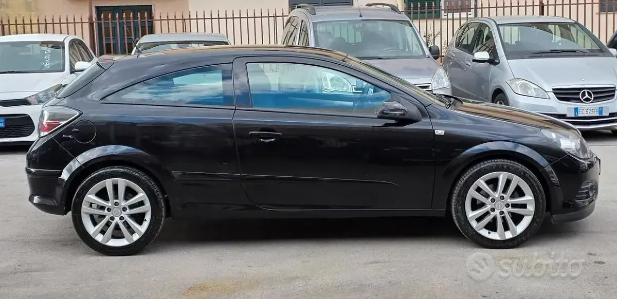Usata Opel Astra GTC Cosmo 101 CV (74 kW) 2008 Nero Berlina