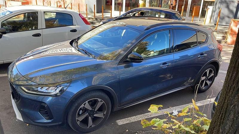 Usata Ford Focus Active 125 CV (91 kW) 2023 Blu/azzurro Berlina