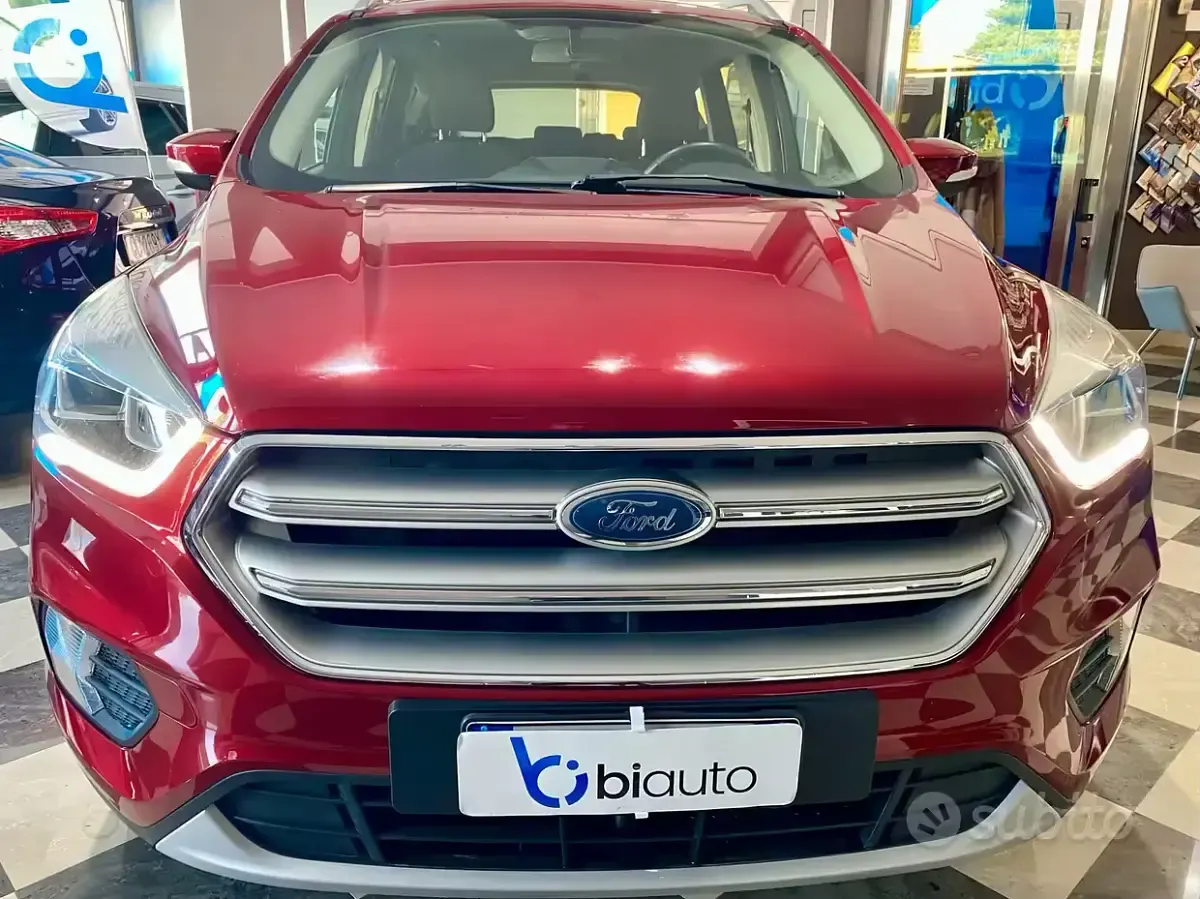 Usado Ford Kuga Business Edition 120 CV (88 kW) 2019 Rojo SUV