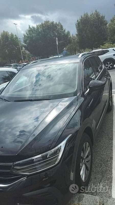 Nero Usata 2023 VW Tiguan SUV | 28.000 € (Super prezzo) - Immagine 1/2
