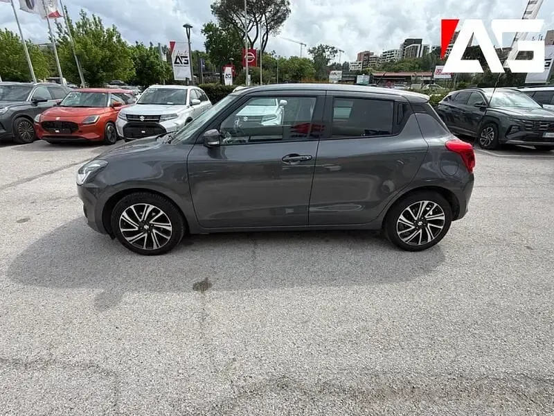 Usata Suzuki Swift 83 CV (61 kW) 2023 Grigio Utilitaria