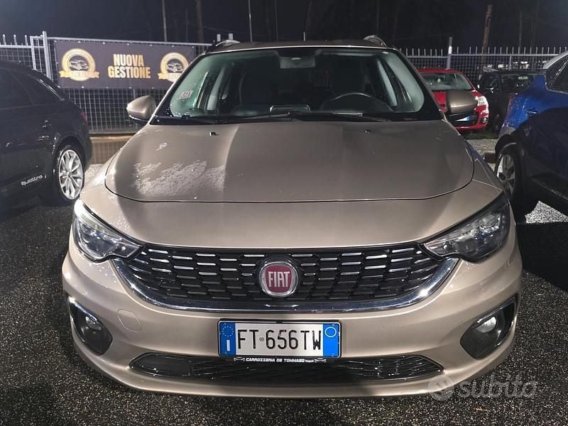 Usata Fiat Tipo Lounge 120 CV (88 kW) 2019 Marrone Station wagon