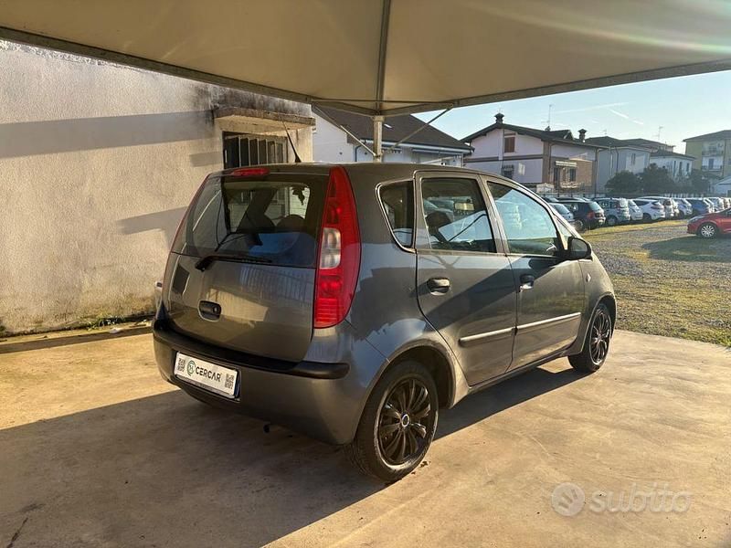 Usata Mitsubishi Colt 75 CV (55 kW) 2005 Grigio Utilitaria