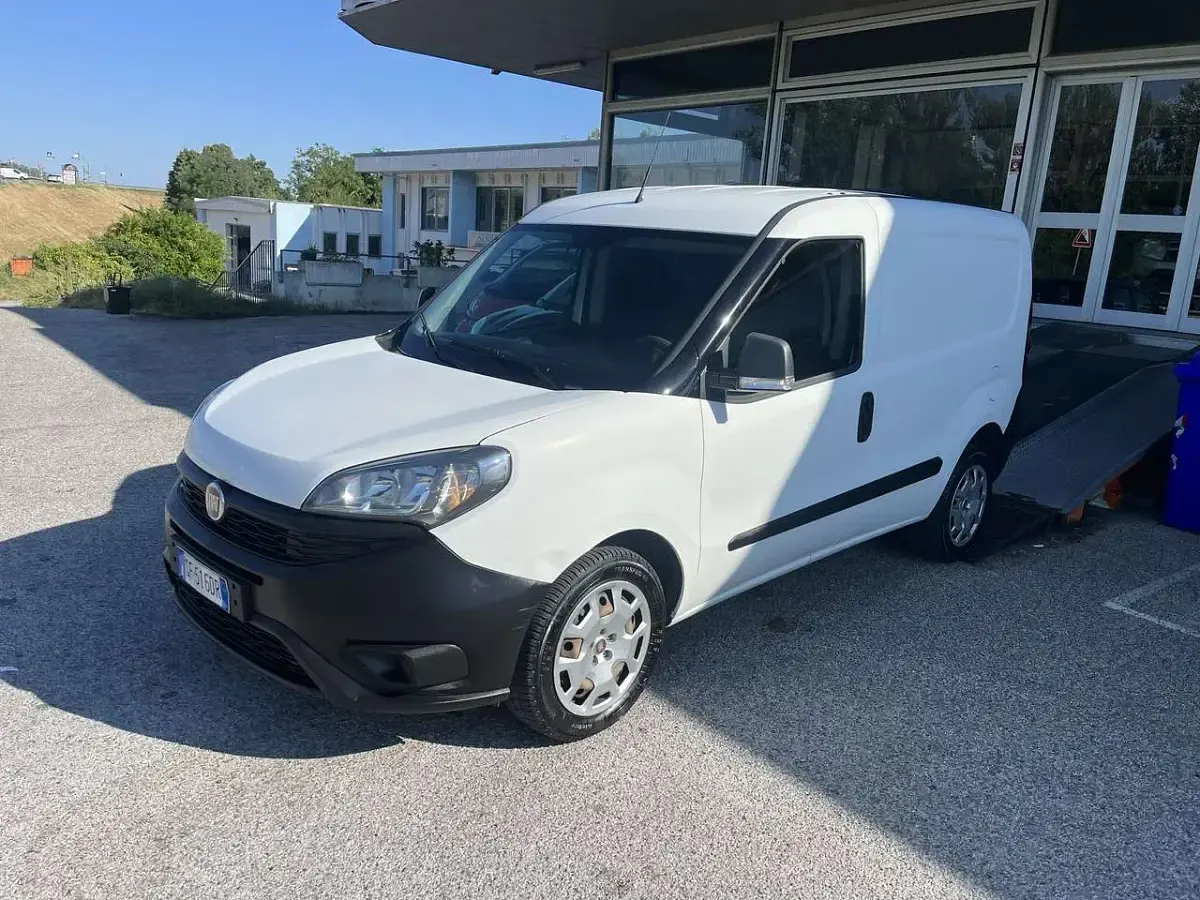 Usata Fiat Doblò 120 CV (88 kW) 2021 Other Monovolume