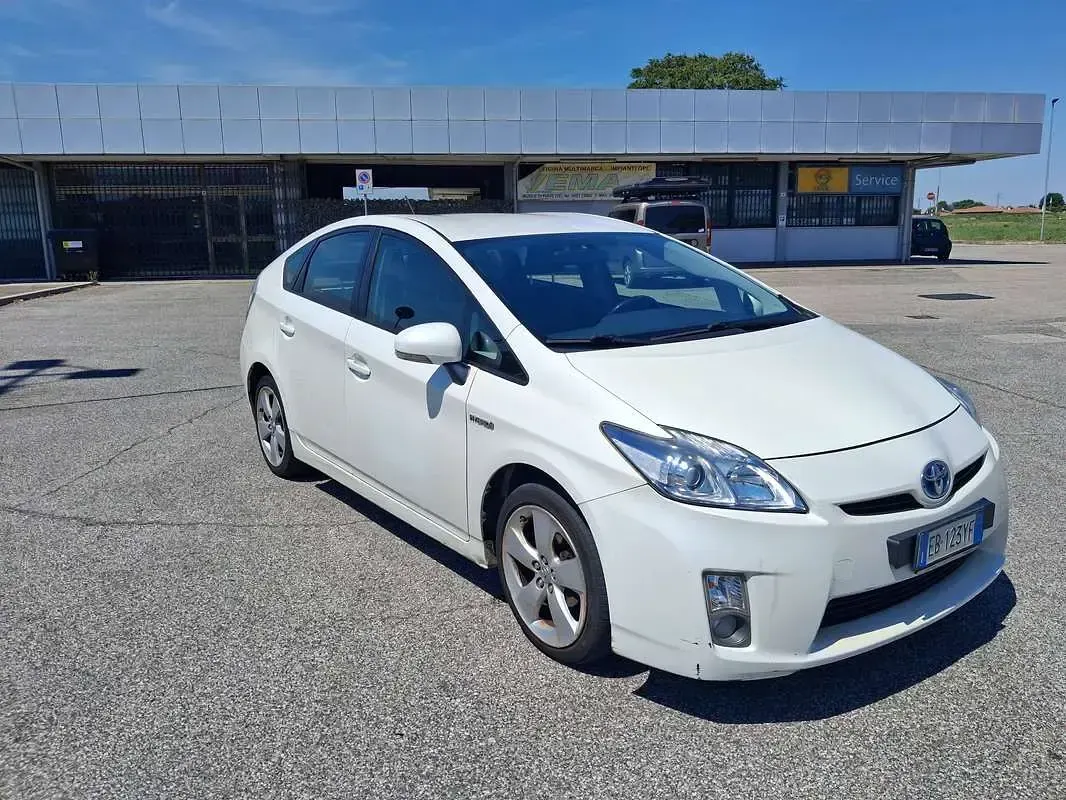 Usata Toyota Prius Active 99 CV (72 kW) 2010 Bianco Utilitaria