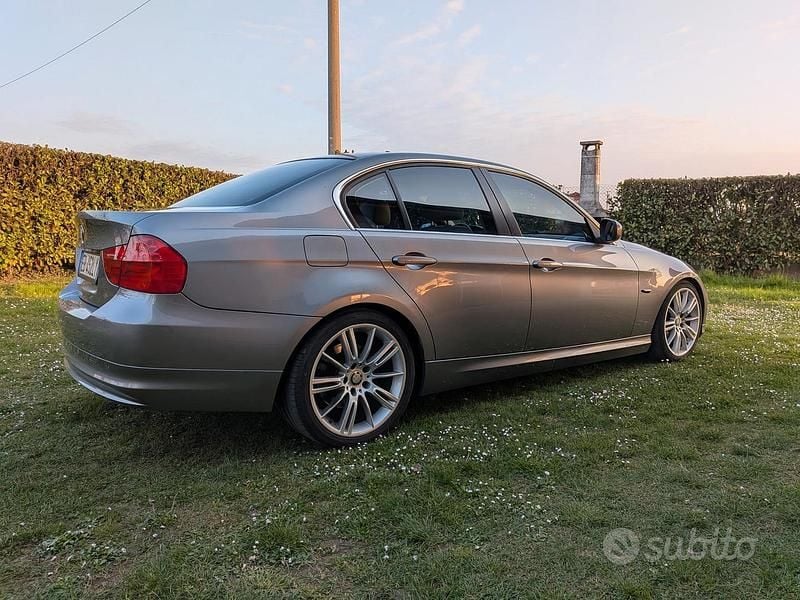 Usata BMW 325 218 CV (160 kW) 2010 Grigio Berlina