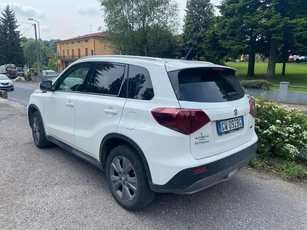 Usata Suzuki Vitara 140 CV (102 kW) 2024 Bianco SUV