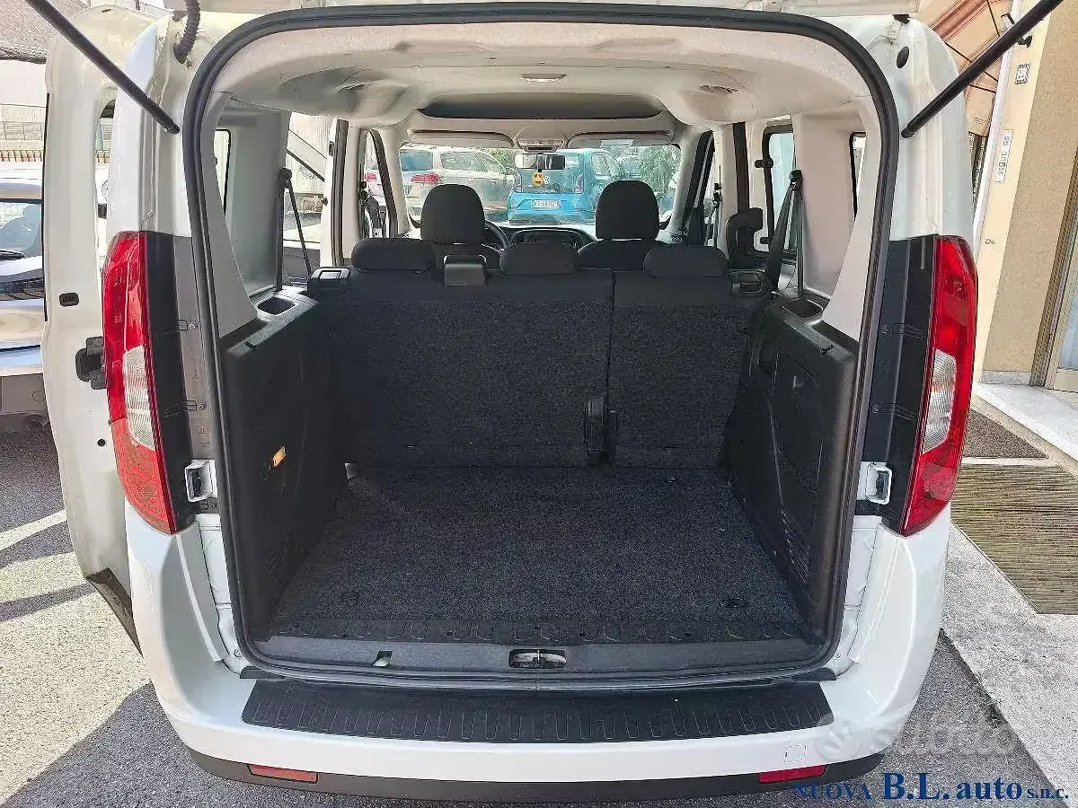 Usata Fiat Doblò Lounge 120 CV (88 kW) 2019 Bianco Monovolume