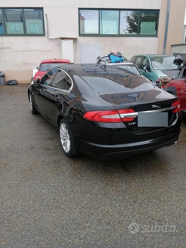 Usata Jaguar XF 200 CV (147 kW) 2014 Nero Berlina
