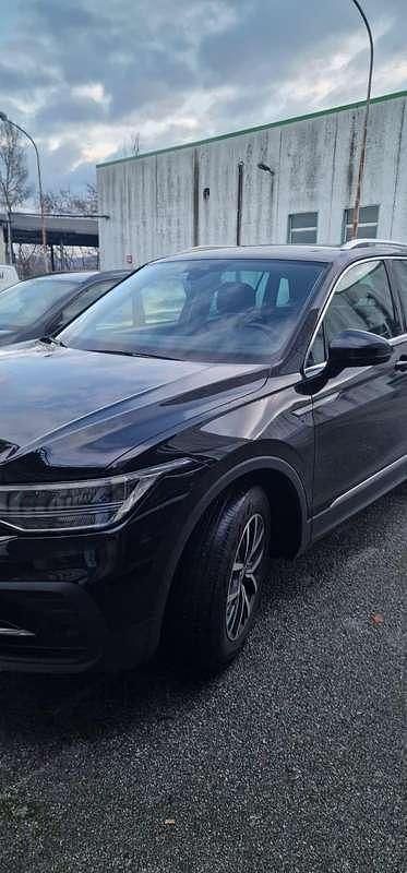 Nero Usata 2023 VW Tiguan Life SUV | 27.000 € (Buon prezzo) - Immagine 1/4